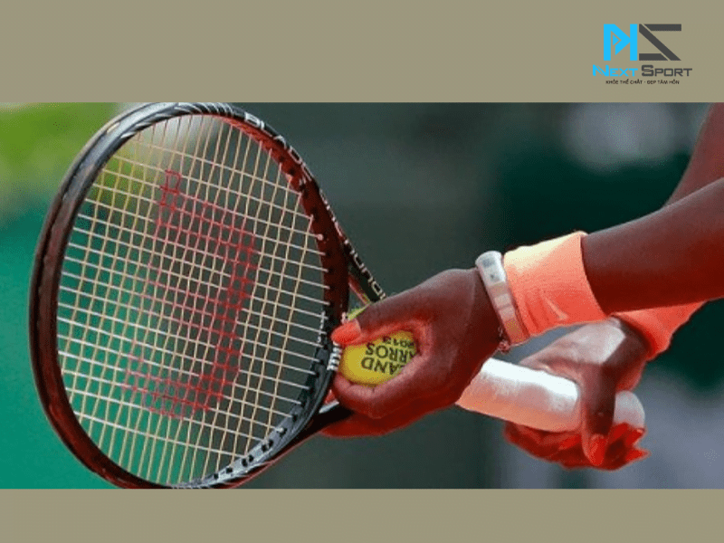 Làm thế nào để cầm vợt tennis một cách chuẩn nhất?